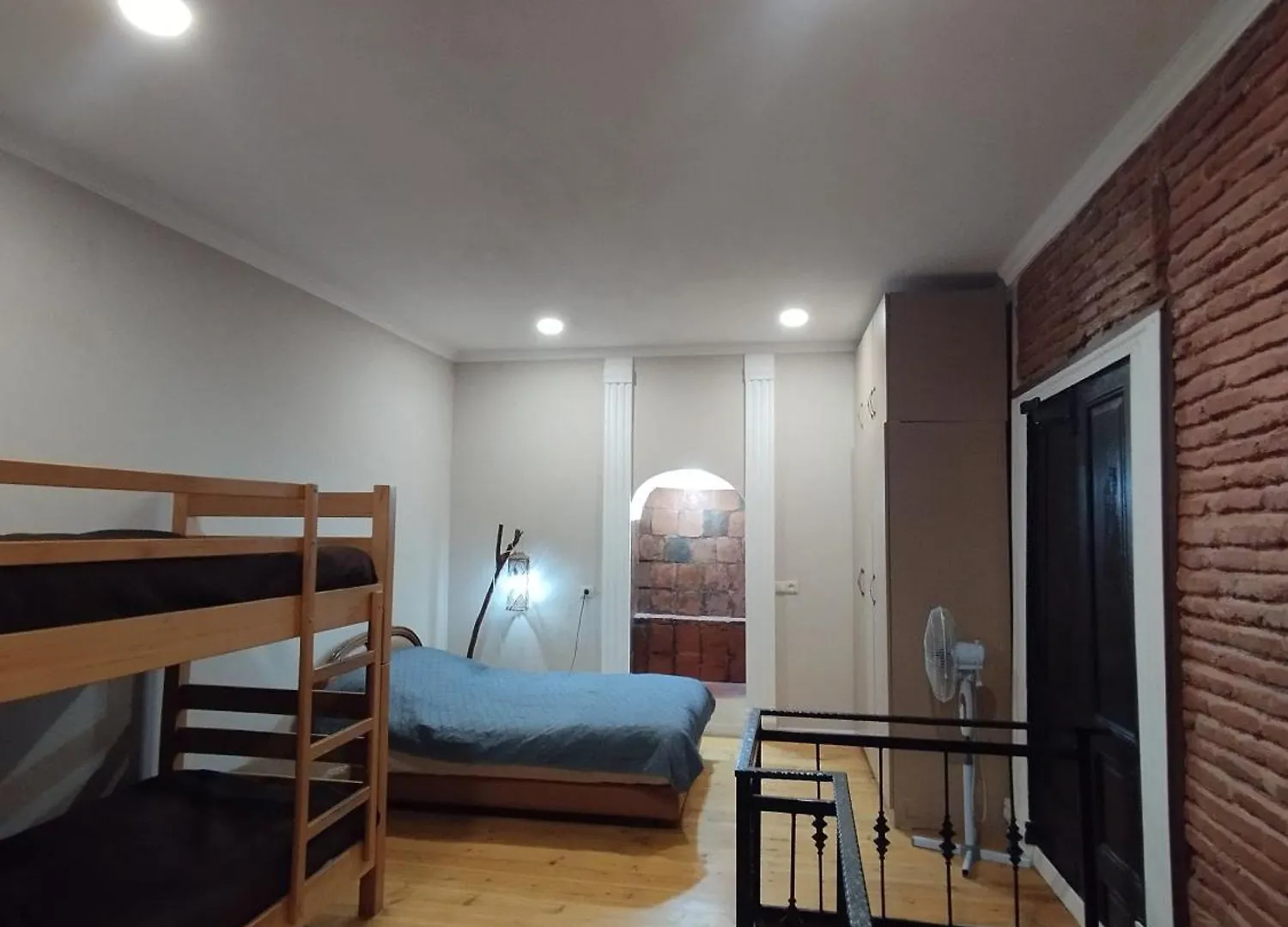 George Apartment ティビリシ 0*,